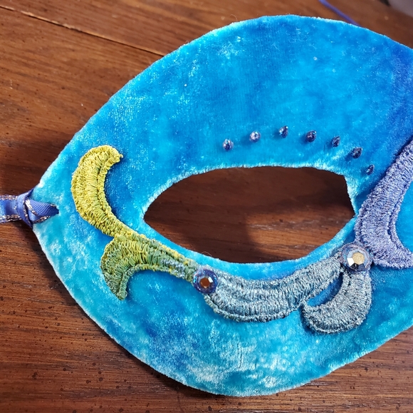 Cirque Du Soleil Mask - Picture 3 of 9